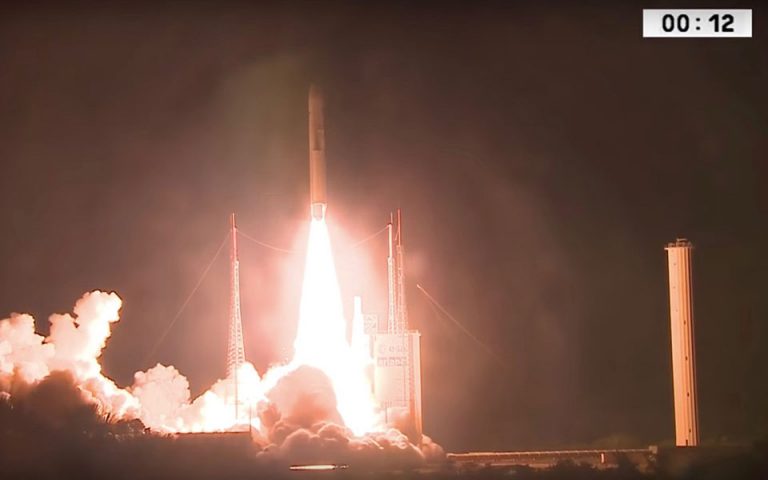 Πραγματοποιήθηκε η 100η εκτόξευση του ευρωπαϊκού πυραύλου Ariane 5