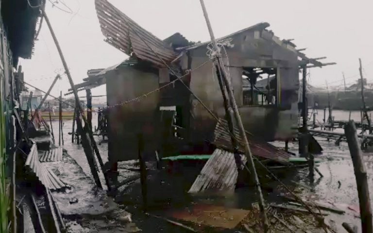 Τουλάχιστον 12 οι νεκροί στις Φιλιππίνες  από το πέρασμα του τυφώνα Μανγκούτ
