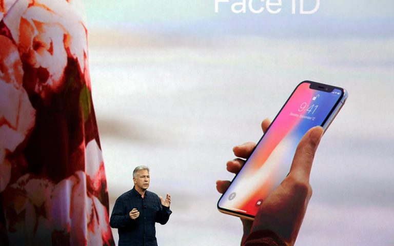 Φεμινίστριες κατά Apple για τα μεγέθη των νέων Iphone