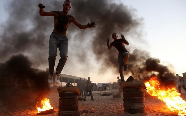 Eνας νεκρός και δεκάδες τραυματίες στη Λωρίδα της Γάζας