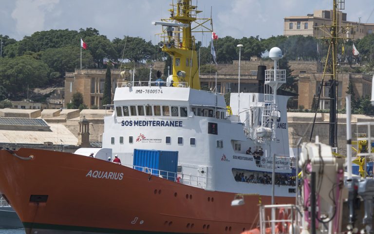 Επειτα από ακινητοποίηση 19 ημερών, το πλοίο Aquarius κατευθύνεται και πάλι προς την κεντρική Μεσόγειο