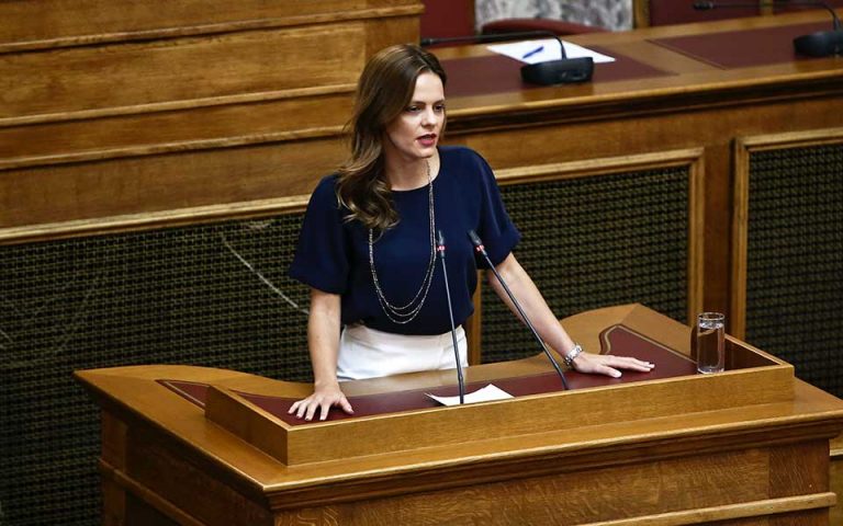 Βουλή: Υπερψηφίστηκε η τροπολογία για τον κατώτατο μισθό
