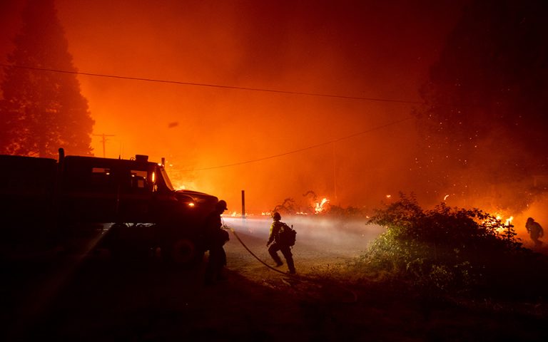 Μεγάλη πυρκαγιά στη βόρεια Καλιφόρνια, εκκενώθηκαν κατοικημένες περιοχές