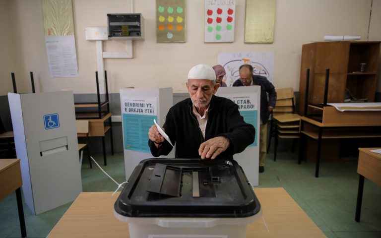 ΠΓΔΜ: Παραμένει χαμηλή η συμμετοχή στην ψηφοφορία -Στο 16% το ποσοστό συμμετοχής