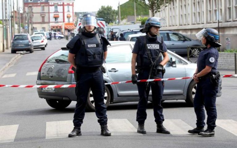 Γαλλία: Οδηγός έριξε το αυτοκίνητό του σε πεζούς στη Νιμ – δύο τραυματίες
