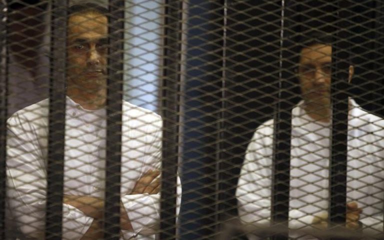 Αίγυπτος: Τη σύλληψη των δύο γιων του Μουμπάρακ διέταξε δικαστήριο