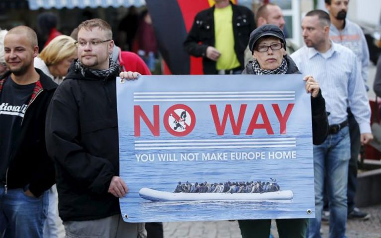 Politico: Ο ακροδεξιός εξτρεμισμός συνεχίζει να ενισχύεται στην Ευρώπη