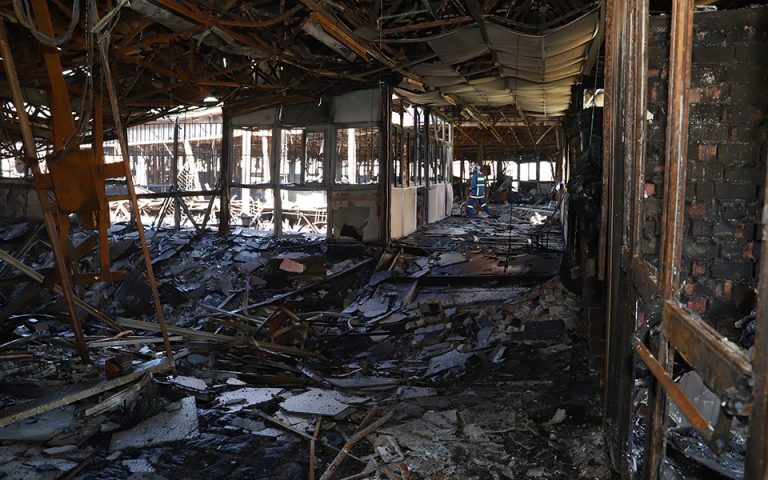 Εικόνες καταστροφής μετά την πυρκαγιά στο πανεπιστήμιο Κρήτης – Αρχισαν οι μετρήσεις για την ατμοσφαιρική ρύπανση