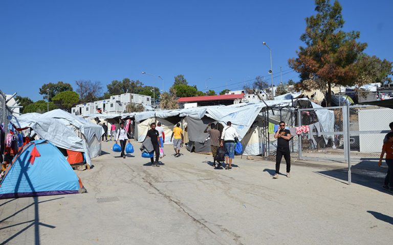 Εκκληση της Διεθνούς Αμνηστίας για μεταφορά των προσφύγων στην ηπειρωτική Ελλάδα