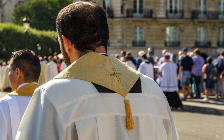 Γαλλία: Αυτοκτόνησε ιερέας που είχε κατηγορηθεί για σεξουαλική επίθεση σε ένα κορίτσι