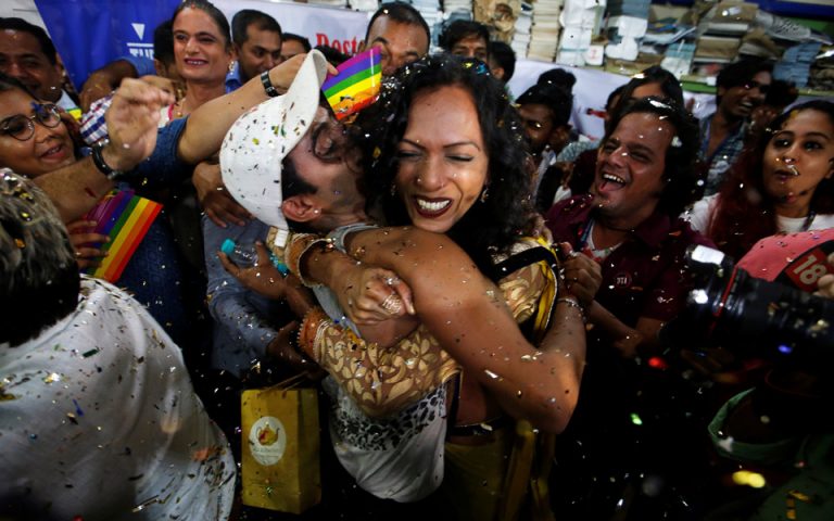 Αποποινικοποιήθηκε η ομοφυλοφιλία στην Ινδία με απόφαση του Ανώτατου Δικαστηρίου