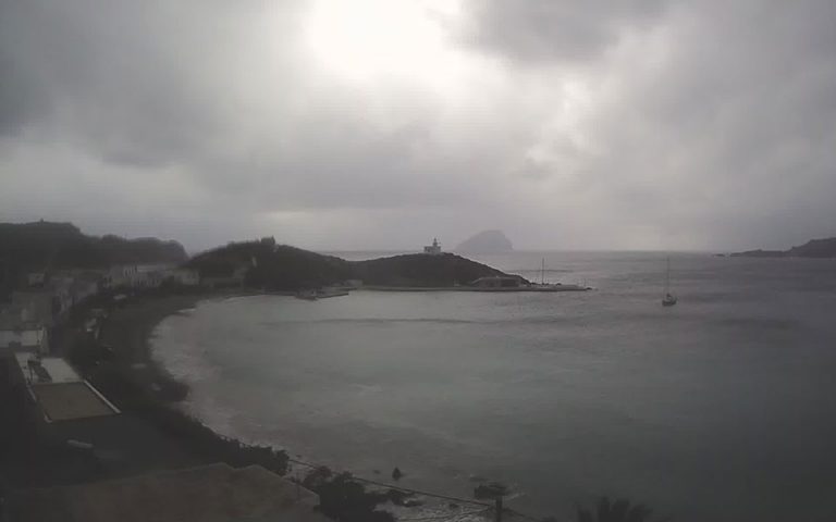 Τα Κύθηρα πλήττει ο κυκλώνας – Δείτε live εικόνα από το νησί