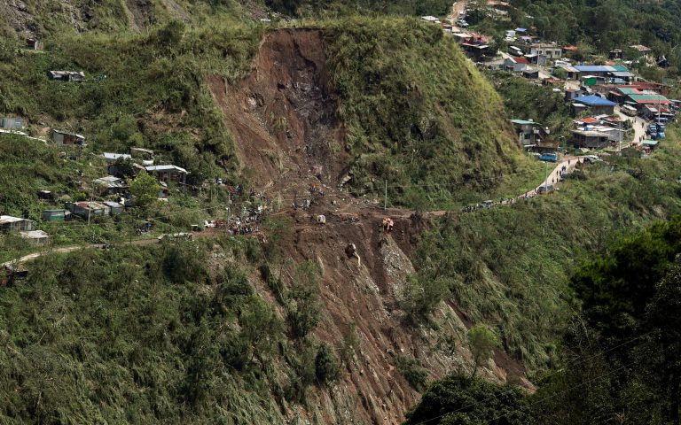 Φιλιππίνες: Δεκάδες άνθρωποι θάφτηκαν κάτω από όγκους λάσπης έπειτα από κατολίσθηση
