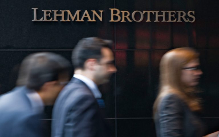 DW: Τι θα γινόταν αν κατέρρεε σήμερα η Lehman;