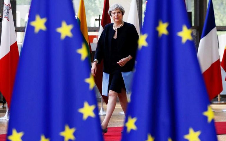 Κόντα σε συμφωνία για το Brexit διαμηνύει η Μέι – Παρακάμπτει τον Μπαρνιέ στην άτυπη Σύνοδο Κορυφής