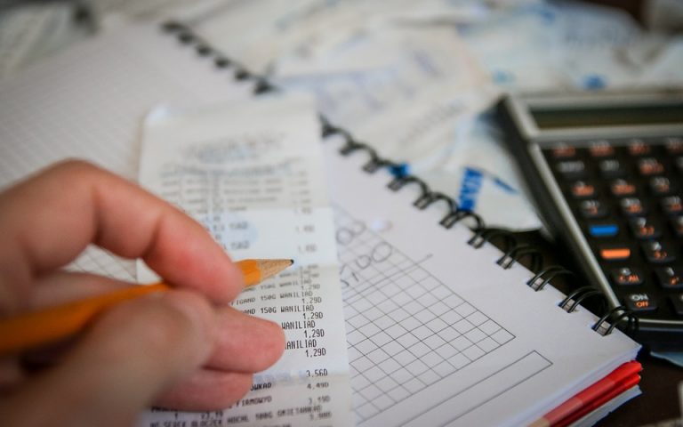 Η αύξηση των συντελεστών ΦΠΑ «επιδότησε» τη φοροδιαφυγή