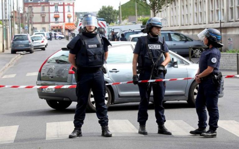 Παρίσι: Υποπτο όχημα στην Λεωφόρο των Ηλυσίων Πεδίων εξετάζει η αστυνομία