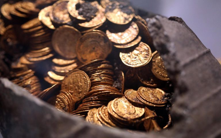Ιταλία: Εκατοντάδες χρυσά ρωμαϊκά νομίσματα εντοπίστηκαν σε αρχαίο θέατρο στο Κόμο