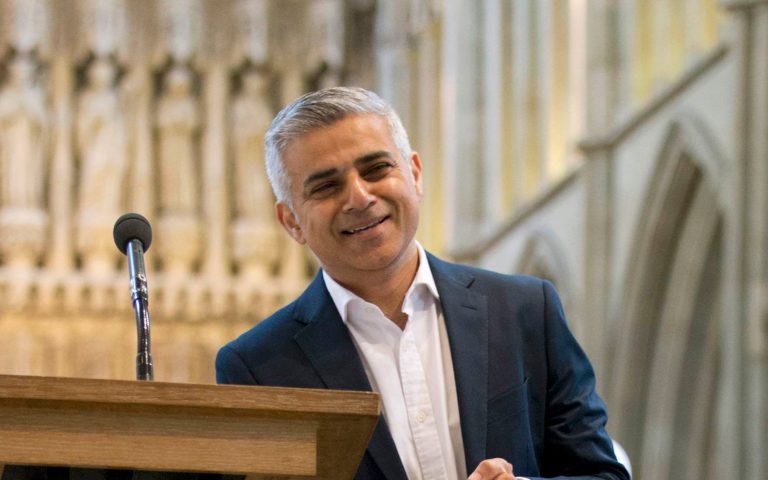 Ο δήμαρχος του Λονδίνου Σαντίκ Καν ζητεί δεύτερο δημοψήφισμα για το Brexit