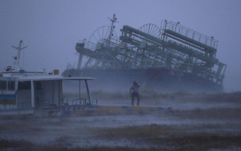 Ιαπωνία: Ο υπερτυφώνας Τράμι «χτύπησε» την Οκινάουα – Στους 45 οι τραυματίες