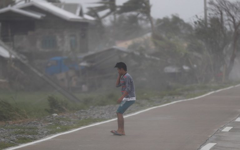 Φιλιππίνες: 36 νεκροί από τον υπερτυφώνα Μανγκούτ – Ανησυχίες για 40 παγιδευμένους