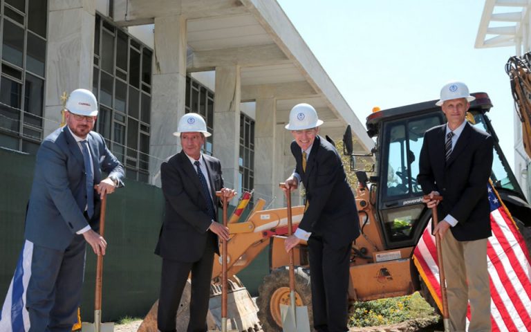 Ο Τζέφρεϊ Πάιατ εγκαινίασε τα έργα ανακαίνισης της πρεσβείας των ΗΠΑ