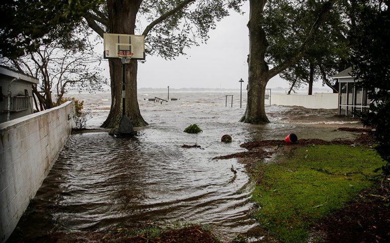 Το πέρασμα του τυφώνα Φλόρενς πλημμύρισε τη Βόρεια Καρολίνα (βίντεο)