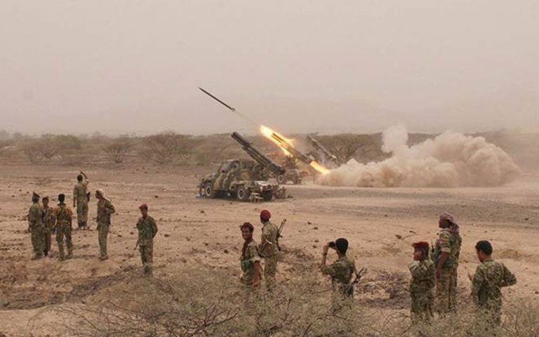 Βαλλιστικό πύραυλο των Χούθι αναχαίτισε η Σαουδική Αραβία – 26 τραυματίες από τα θραύσματα