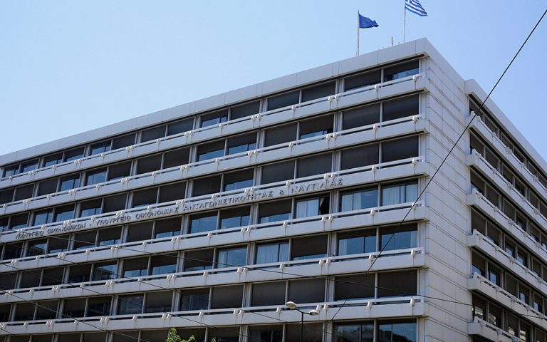ΑΑΔΕ: 3,6 εκατ. Ελληνες χρωστούν στην εφορία έως 10.000 ευρώ