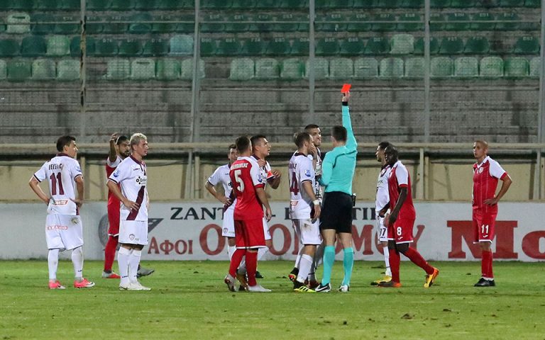 Η Ξάνθη επικράτησε με 1-0 της ΑΕΛ, με αρνητικό πρωταγωνιστή τον διαιτητή