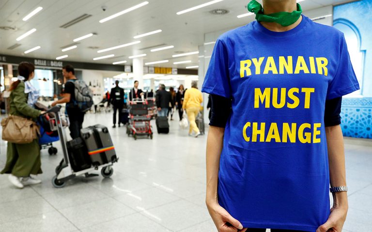 Ρατσιστικό επεισόδιο σε πτήση της Ryanair ερευνά η αστυνομία