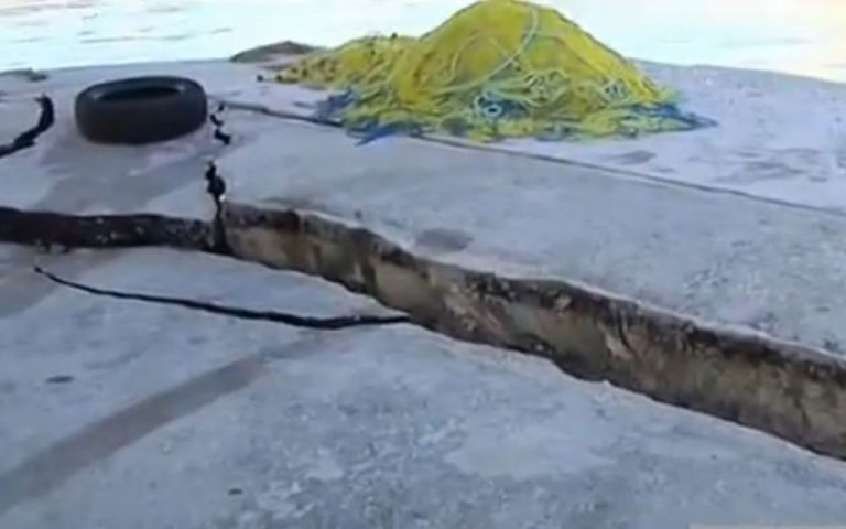 Ζημιές στο λιμάνι της Ζακύνθου μετά τον ισχυρό σεισμό (βίντεο)