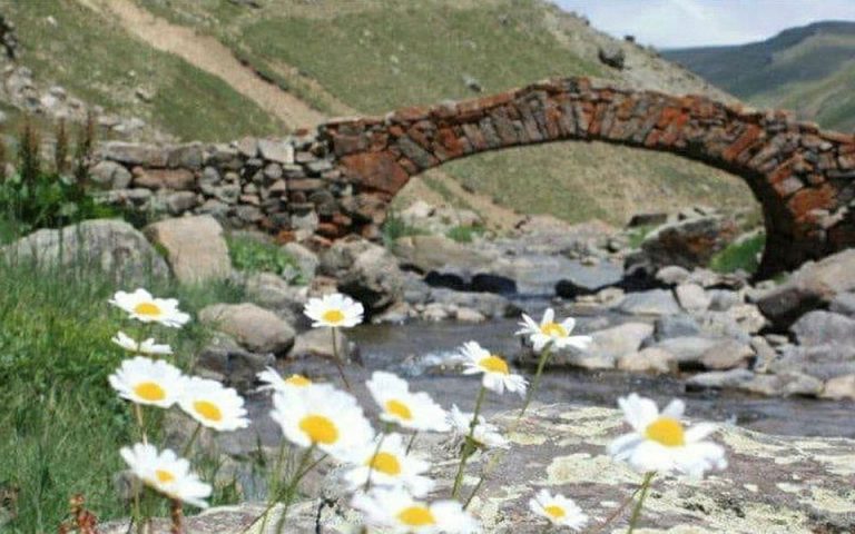 «Εξαφανίστηκε» πέτρινη γέφυρα 300 ετών στην Τουρκία (φωτογραφίες)