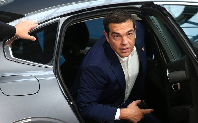 Αποκλιμάκωση των ελληνικών ομολόγων «βλέπει» η κυβέρνηση