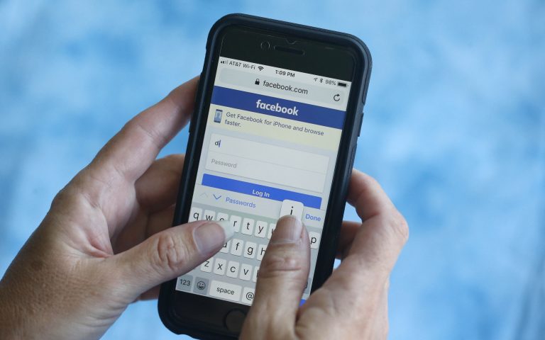 Το Facebook διέγραψε 82 ύποπτους λογαριασμούς που συνδέονταν με το Ιράν