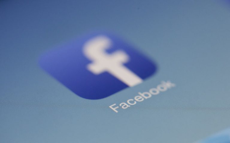 Το Facebook αφαίρεσε 8,7 εκατομμύρια φωτογραφίες παιδικού γυμνού το τελευταίο τρίμηνο