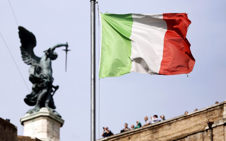 Υποχωρούν οι αποδόσεις των ιταλικών ομολόγων