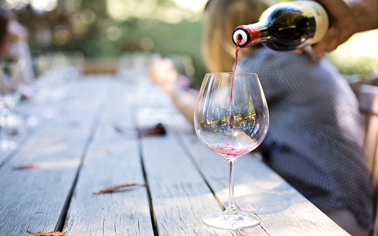 Στις 25 Οκτωβρίου η καταβολή του Ειδικού Φόρου Κατανάλωσης στο κρασί