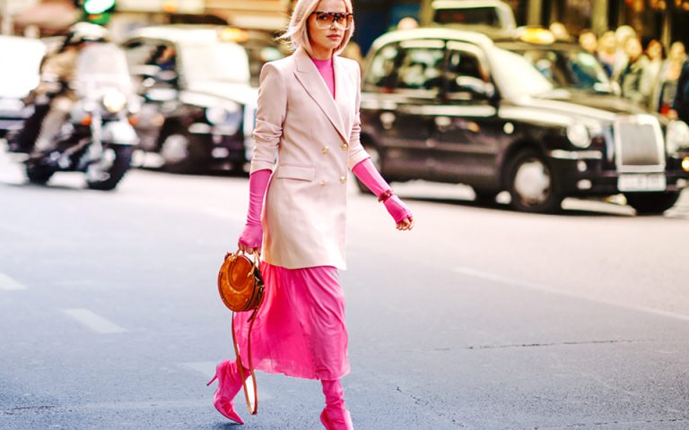 5 ιδέες για να φορέσεις το ροζ χρώμα και να μην νιώθεις εκτός εποχής
