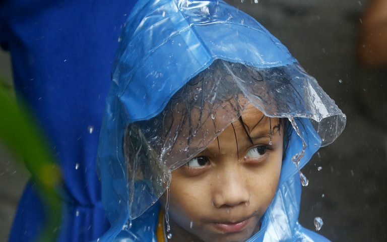 Ο τυφώνας Γιούτου έπληξε τις Φιλιππίνες -Απομακρύνθηκαν χιλιάδες κάτοικοι από τις εστίες τους