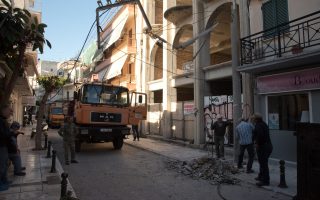 Ζημιές προκλήθηκαν από σεισμό στη Ζάκυνθο, Παρασκευή 26 Οκτωβρίου 2018. Σεισμική δόνηση 6,4 βαθμών της κλίμακας Ρίχτερ, σύμφωνα με το Γεωδυναμικό Ινστιτούτο του Αστεροσκοπείου Αθηνών, σημειώθηκε στη 01:54 τη νύχτα της Πέμπτης, στη θαλάσσια περιοχή ανοικτά της Ζακύνθου, στο Ιόνιο Πέλαγος, προκαλώντας -σύμφωνα με τις μέχρι τώρα πληροφορίες- μόνο υλικές ζημιές. Η σεισμική δόνηση είχε επίκεντρο θαλάσσια περιοχή 44 χιλιόμετρα νοτιοδυτικά της Ζακύνθου, διευκρίνισε το Γεωδυναμικό Ινστιτούτο. ΑΠΕ-ΜΠΕ/ ΑΠΕ-ΜΠΕ/ Διονύσης Παπαντώνης