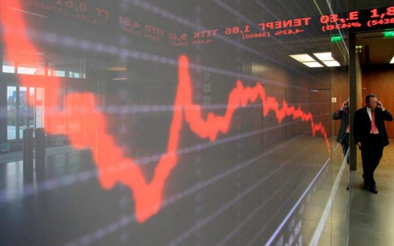 Χρηματιστήριο: Με εβδομαδιαία πτώση 5,20% έκλεισε ο τραπεζικός δείκτης