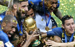 H γαλλική λίγκα αναζητεί αγοραστές για τουλάχιστον έξι ομάδες του πρωταθλήματος, στρεφόμενη κατά κύριο λόγο στις ΗΠΑ, έχοντας ως... δόλωμα την κατάκτηση του Παγκοσμίου Κυπέλλου της Ρωσίας.