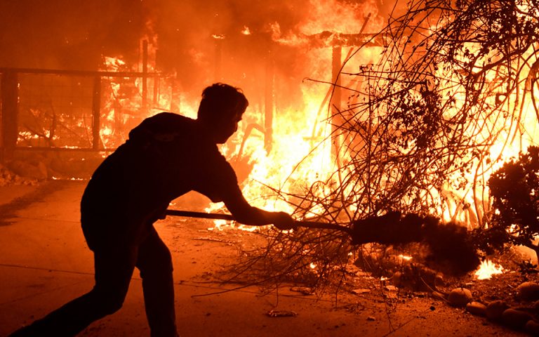 ΗΠΑ: Tουλάχιστον εννέα νεκροί από την πυρκαγιά που κατακαίει τη βόρεια Καλιφόρνια
