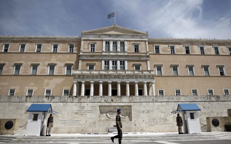 Tageszeitung για Ελλάδα: «Χρέη προπαππούδων στις πλάτες των δισέγγονων»