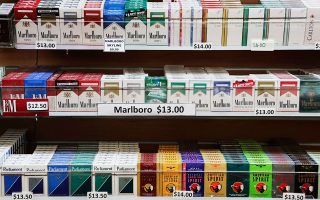 Οι μετοχές των καπνοβιομηχανιών υποχώρησαν σημαντικά μετά την είδηση που δημοσίευσε η WSJ, σύμφωνα με την οποία η αμερικανική επιτροπή τροφίμων και ποτών σκέφτεται να απαγορεύσει τα τσιγάρα μενθόλης.