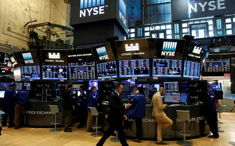 «Βόμβα» 9 τρισ. δολ. απειλεί τη Wall Street