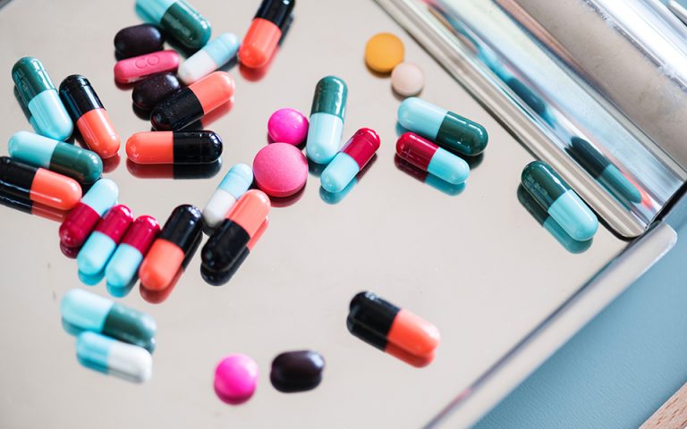 Την απαγόρευση διάθεσης αντιβιοτικών χωρίς ιατρική συνταγή ζητεί ο πρόεδρος του ΚΕΕΛΠΝΟ