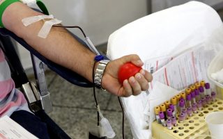Πολίτες δίνουν εθελοντικά αίμα στην διήμερη δράση του συλλόγου αιμοδοτών ΣΥΝΔΟΤΕΣ με το Εθνικό Κέτρο Αιμοδοσίας (ΕΚΕΑ) στο σταθμό μετρό του Συντάγματος, Τετάρτη 1 Αυγούστου 2018. ΑΠΕ-ΜΠΕ/ΑΠΕ-ΜΠΕ/ΑΛΕΞΑΝΔΡΟΣ ΒΛΑΧΟΣ