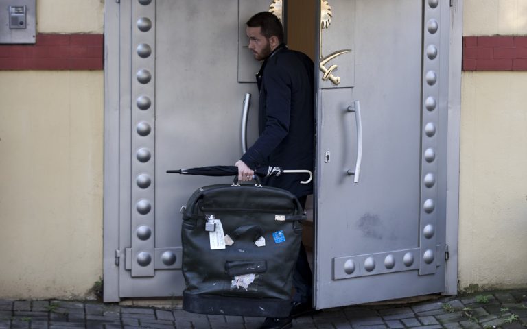 Νέα τροπή στην υπόθεση Κασόγκι – Οι δολοφόνοι πιθανόν μετέφεραν το διαμελισμένο πτώμα εκτός Τουρκίας μέσα σε βαλίτσα